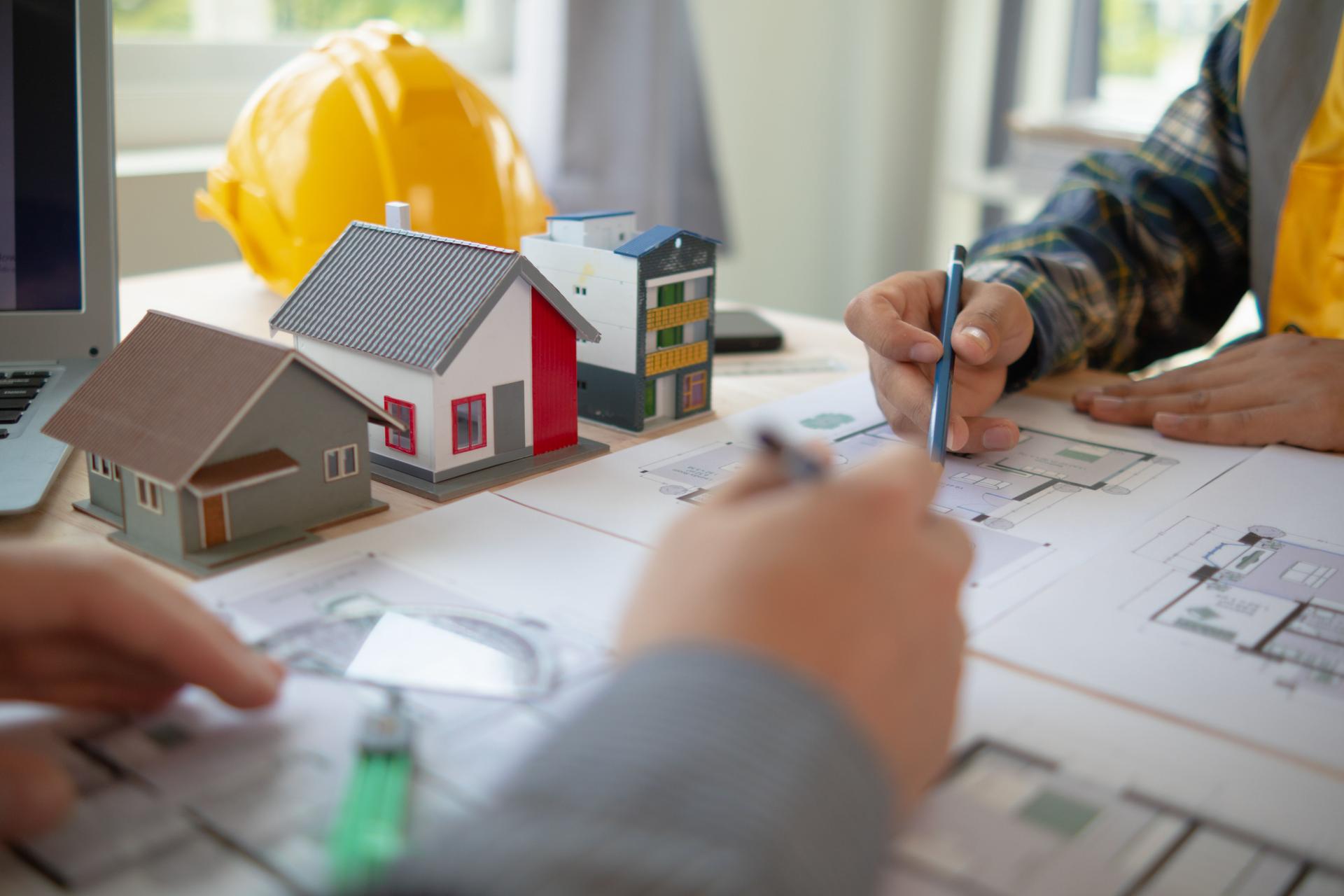 Construction engineers discuss and exchange ideas with architects to improve house plans to meet customer needs. A concept for exchange of design ideas between construction engineers and architects.